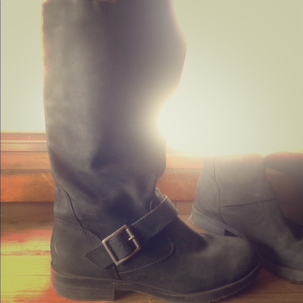 Knee high boots ♥️🌻♥️